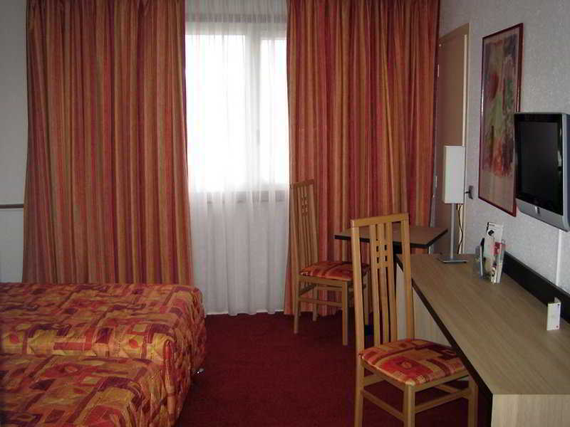 Inter-Hotel La Closerie Beaune Beaune  Zimmer foto