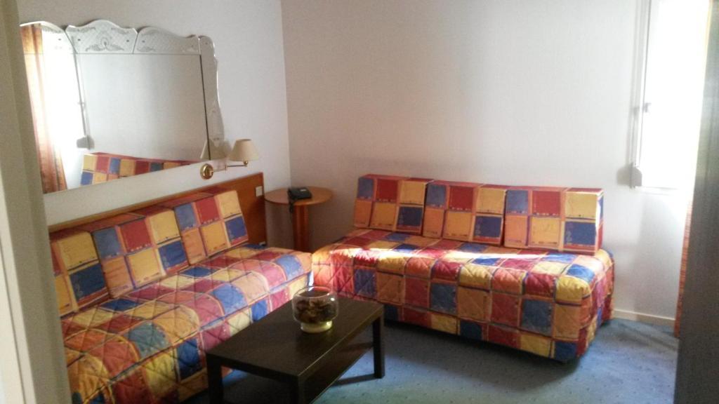 Inter-Hotel La Closerie Beaune Beaune  Zimmer foto