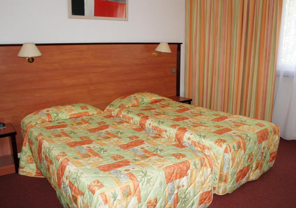 Inter-Hotel La Closerie Beaune Beaune  Zimmer foto