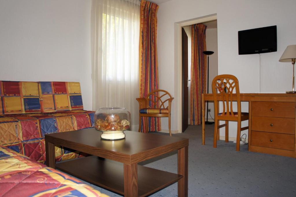 Inter-Hotel La Closerie Beaune Beaune  Zimmer foto